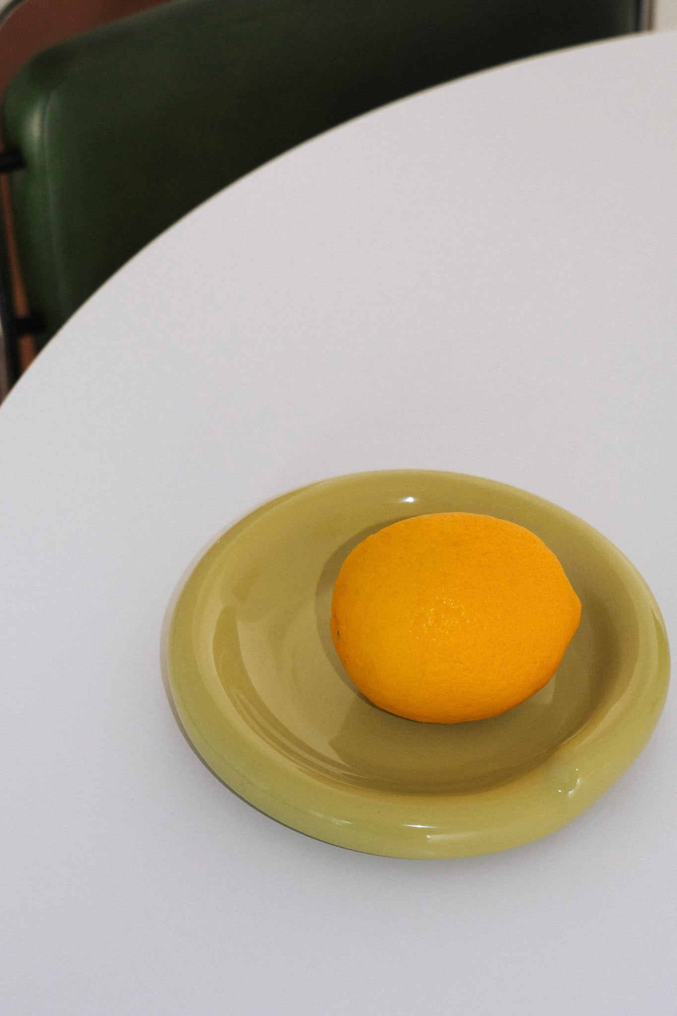 Double Nod Round Plate (Olive)